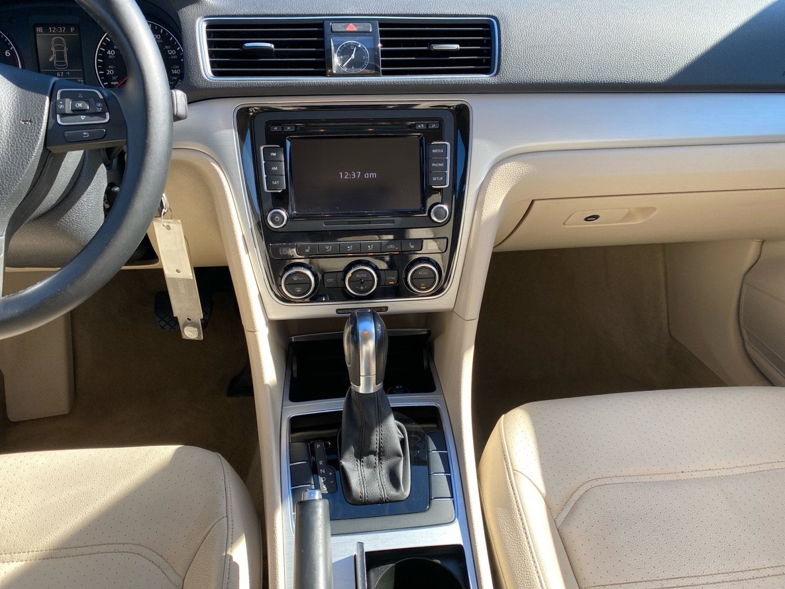 2012 Volkswagen Passat SE