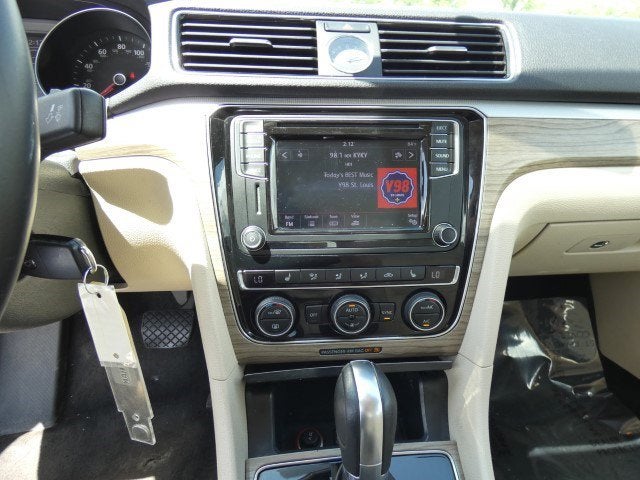 2016 Volkswagen Passat 1.8T SE