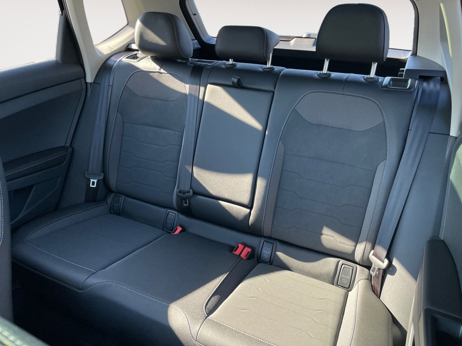 2026 Volkswagen Taos SE Black