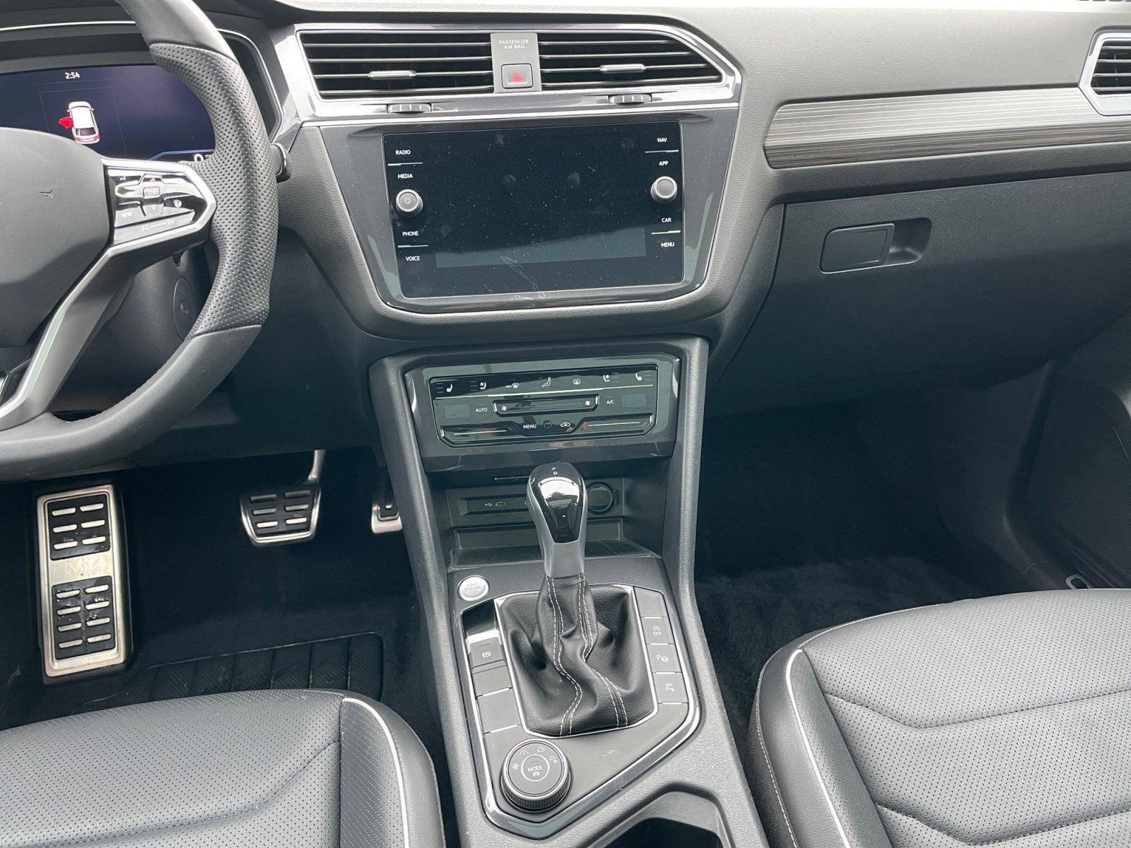 2024 Volkswagen Tiguan SEL R-Line