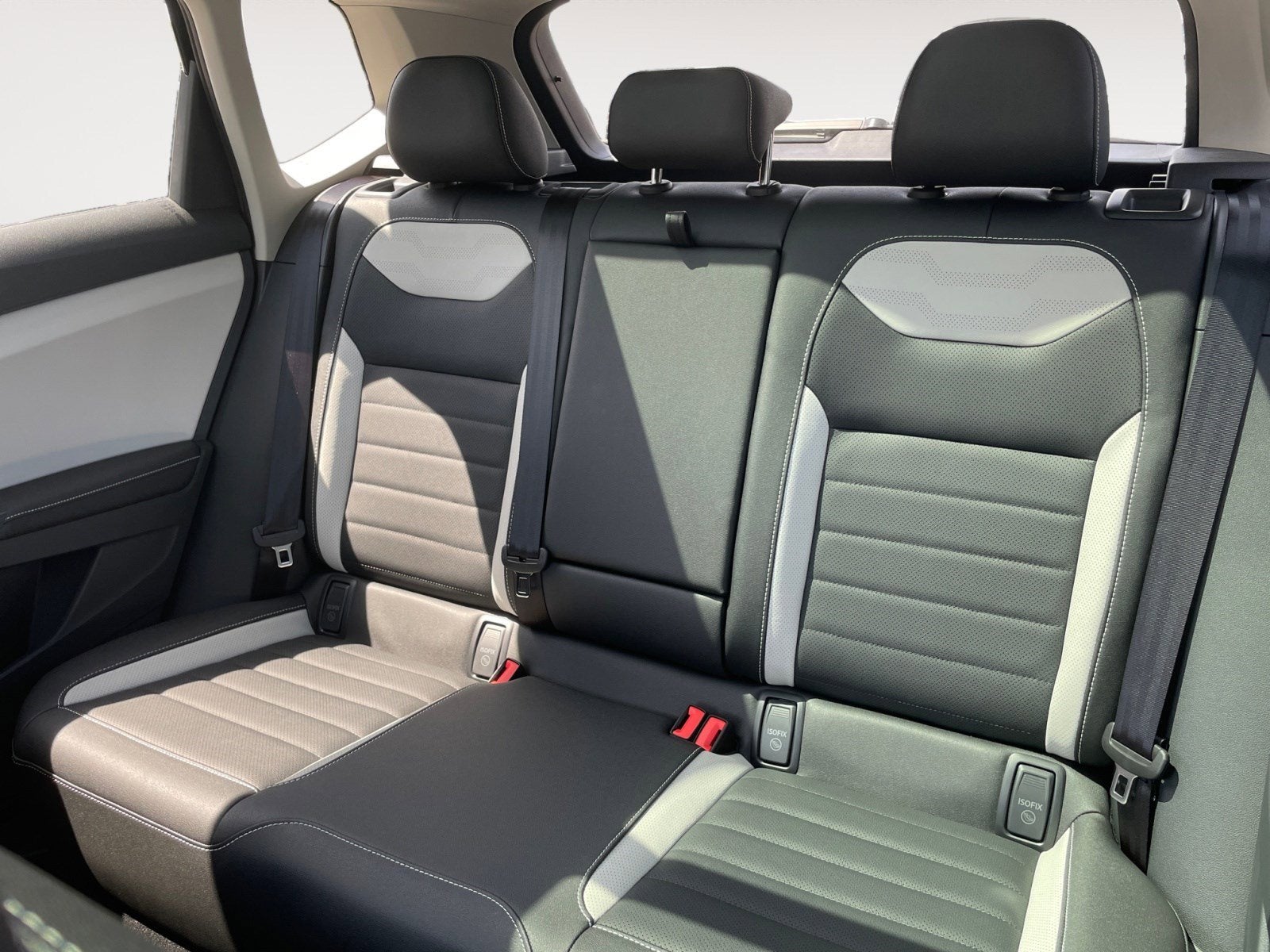 2025 Volkswagen Taos SEL