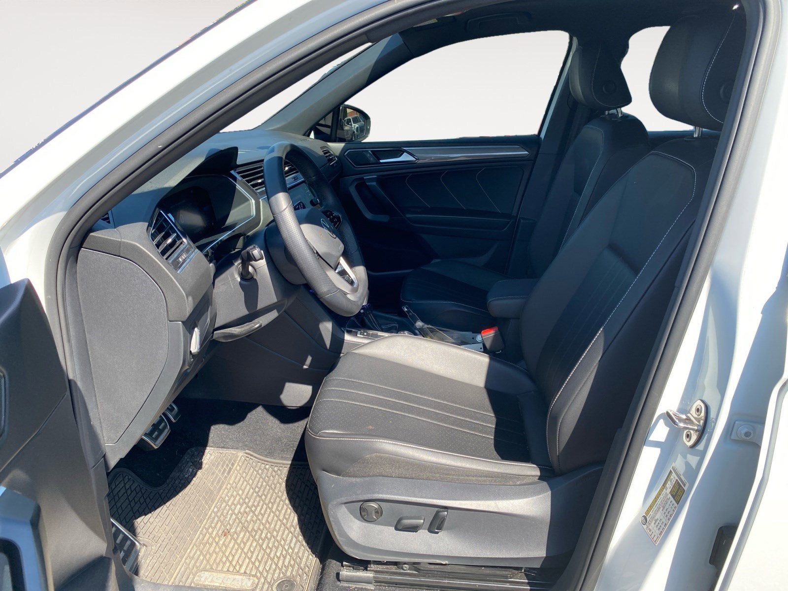 2022 Volkswagen Tiguan SE R-Line Black