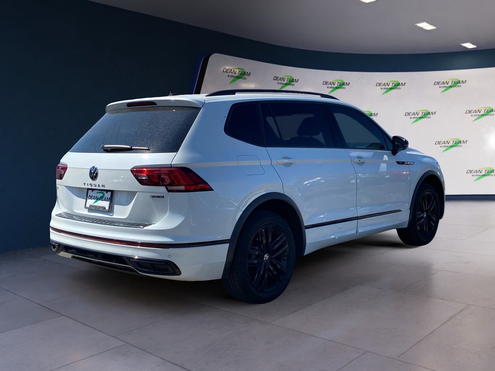 2022 Volkswagen Tiguan SE R-Line Black