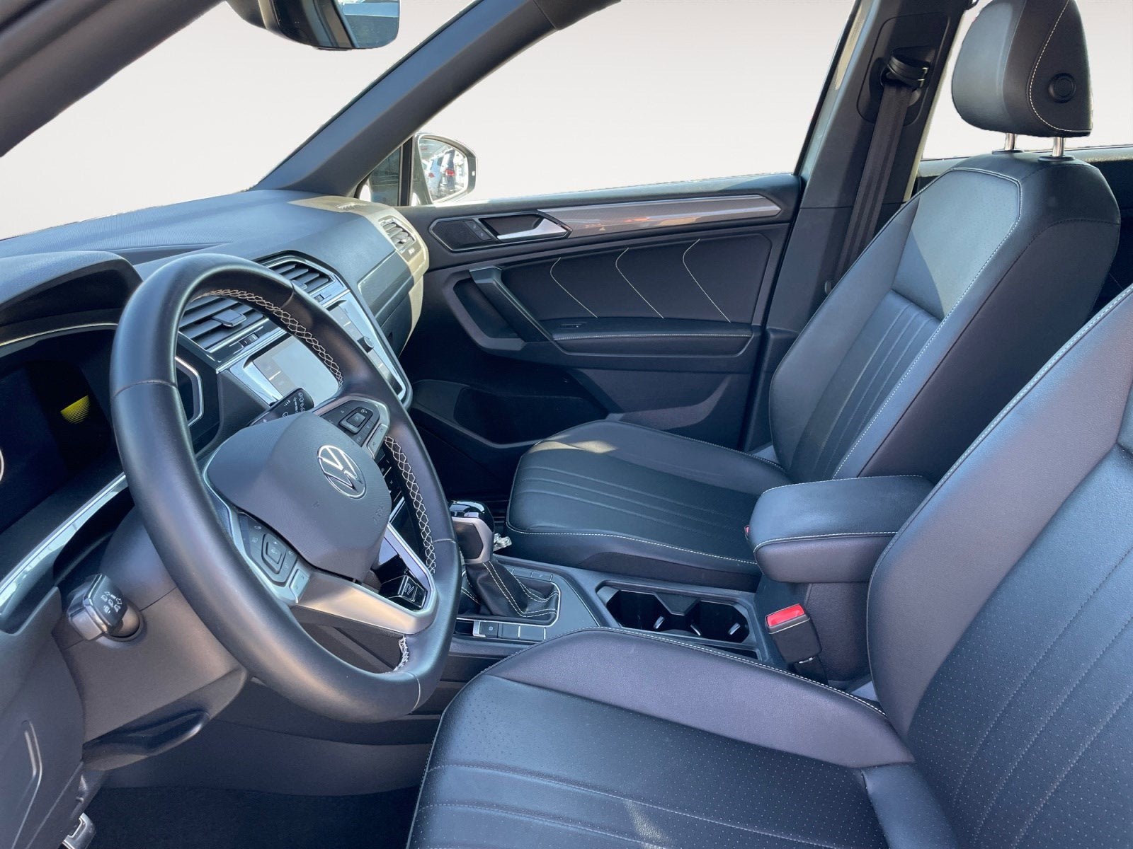 2023 Volkswagen Tiguan SE R-Line Black