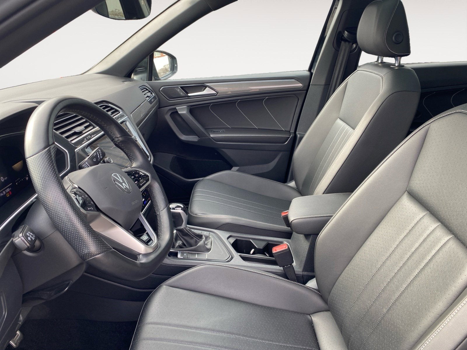 2022 Volkswagen Tiguan SE R-Line Black