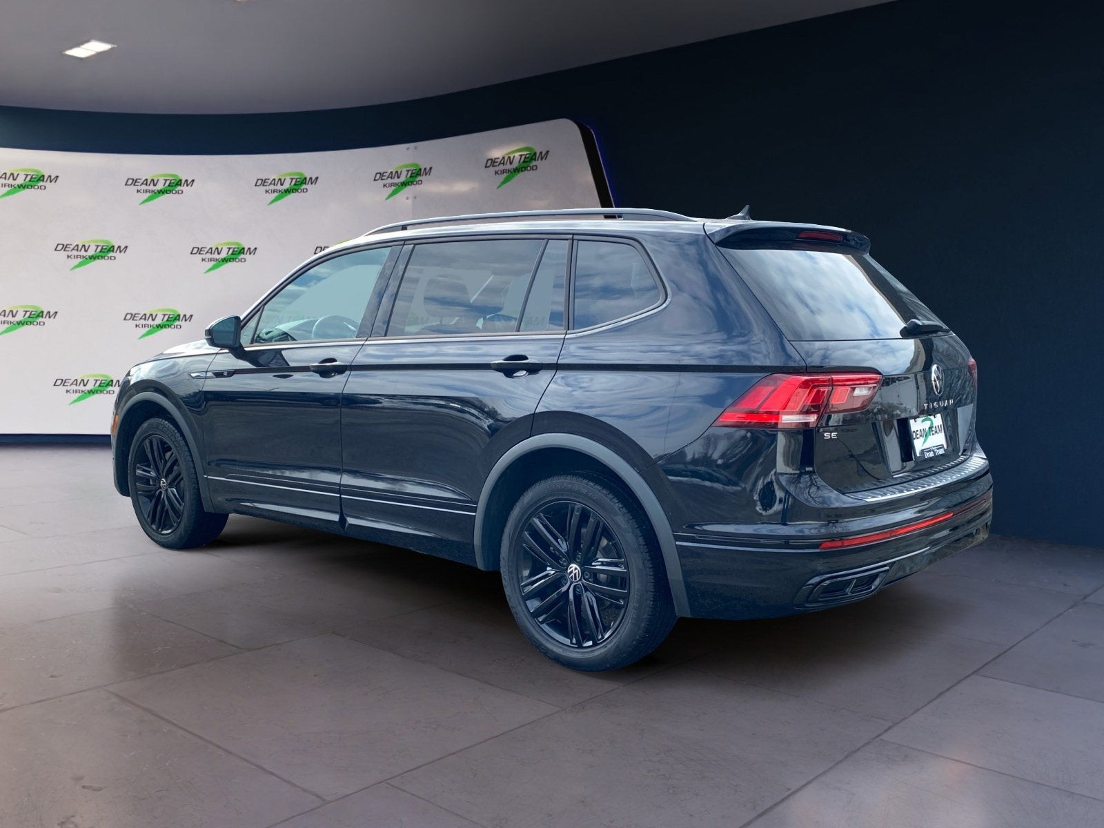 2022 Volkswagen Tiguan SE R-Line Black