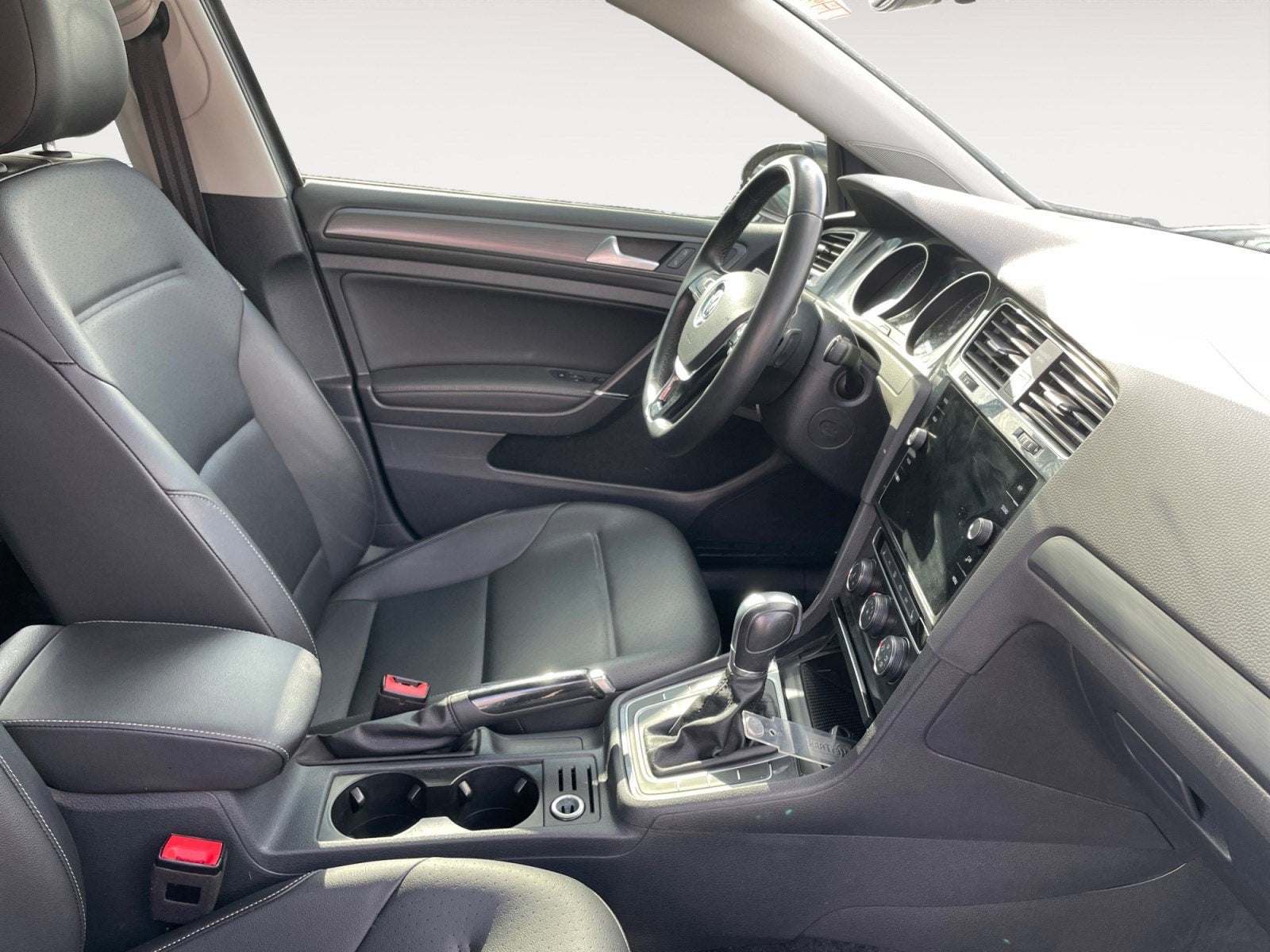 2019 Volkswagen Golf SE