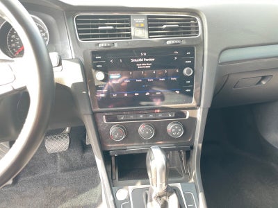 2019 Volkswagen Golf SE