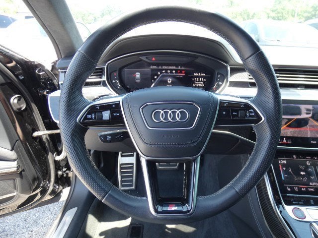 2023 Audi S8 4dr