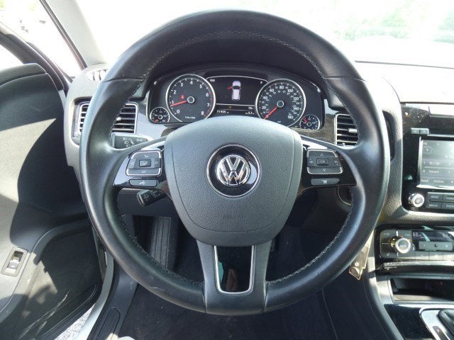 2013 Volkswagen Touareg Sport