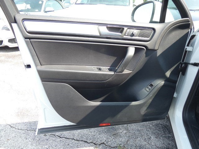 2013 Volkswagen Touareg Sport