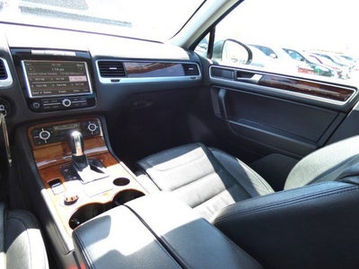 2012 Volkswagen Touareg Lux