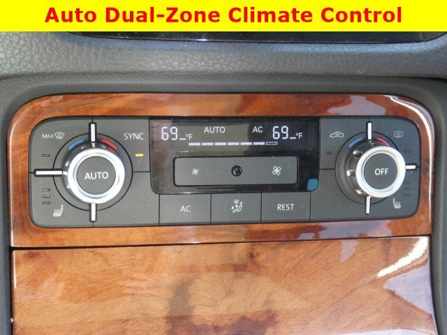 2012 Volkswagen Touareg Lux