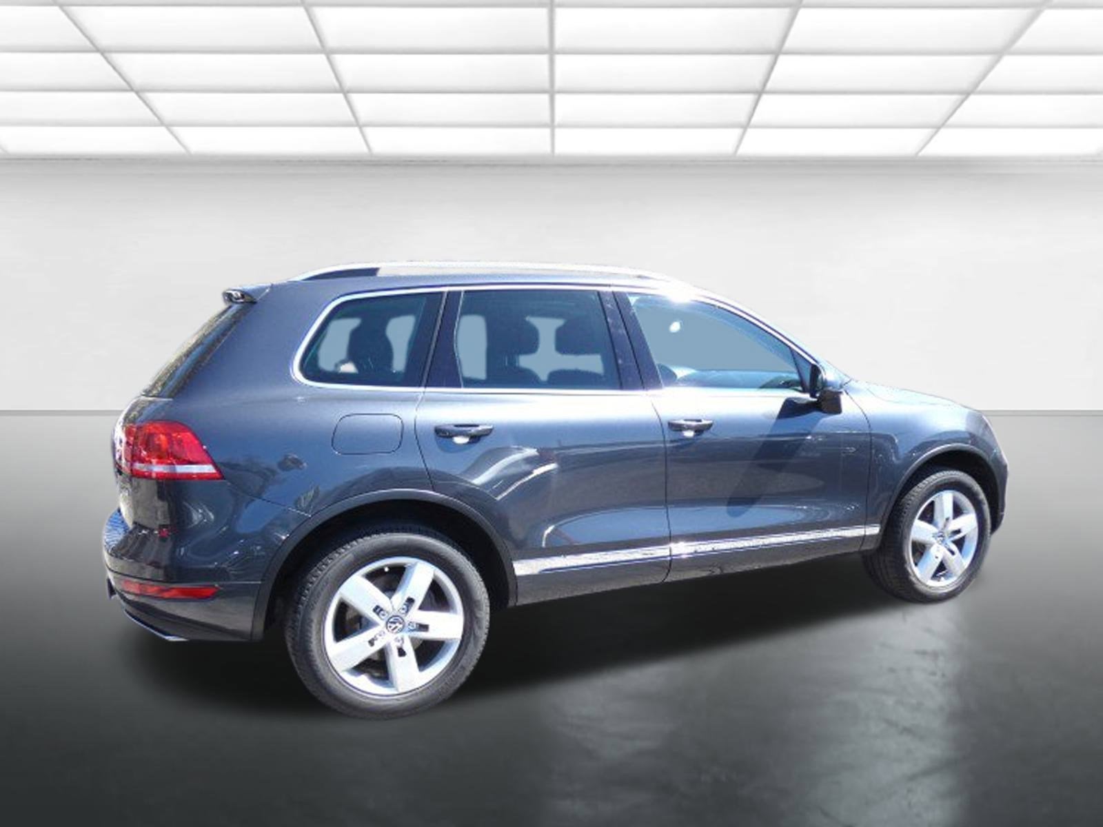 2012 Volkswagen Touareg Lux