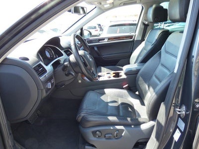 2012 Volkswagen Touareg Lux