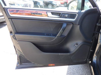 2012 Volkswagen Touareg Lux