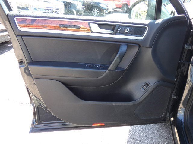 2012 Volkswagen Touareg Lux