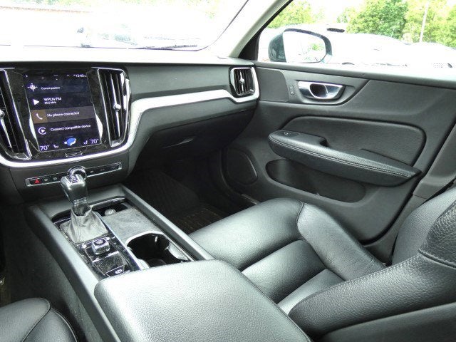 2022 Volvo V60 Cross Country T5