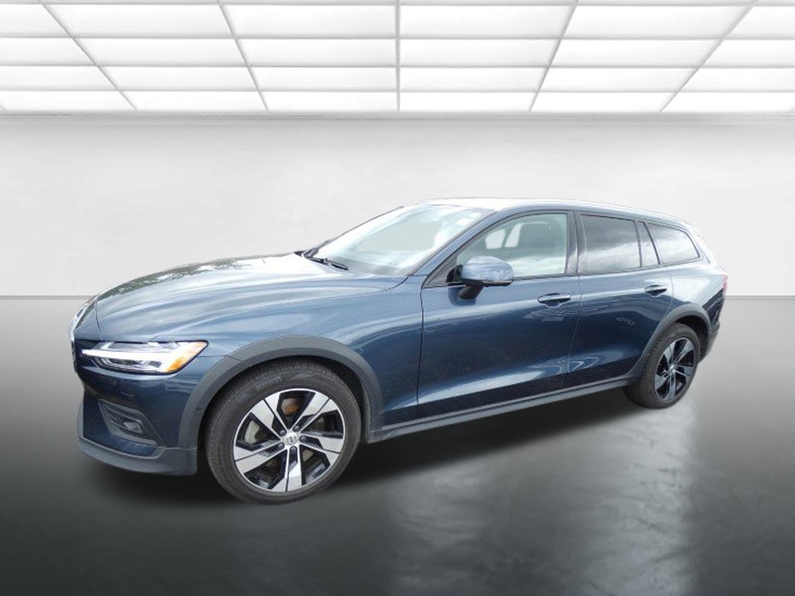 2022 Volvo V60 Cross Country T5