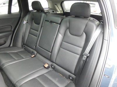 2022 Volvo V60 Cross Country T5