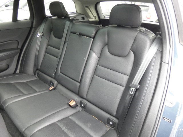 2022 Volvo V60 Cross Country T5