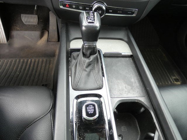 2022 Volvo V60 Cross Country T5