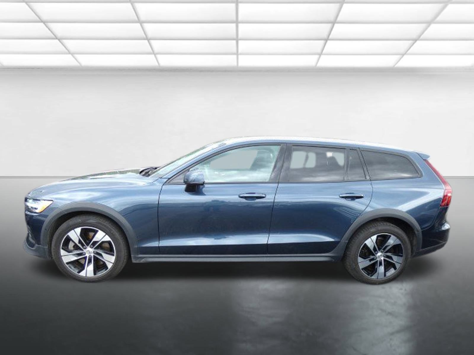 2022 Volvo V60 Cross Country T5