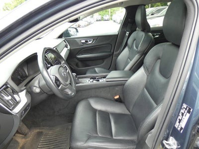 2022 Volvo V60 Cross Country T5