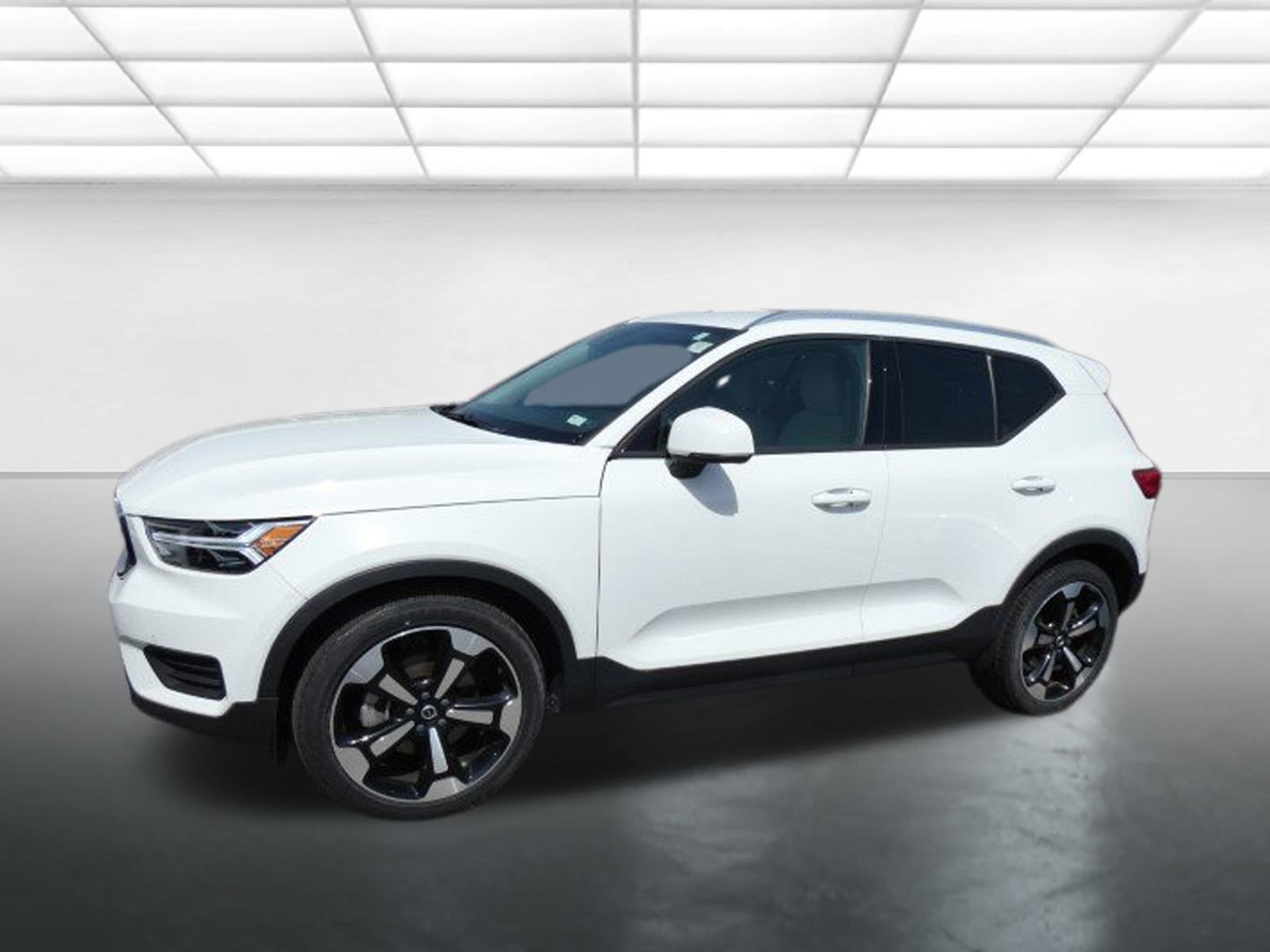 2020 Volvo XC40 Momentum