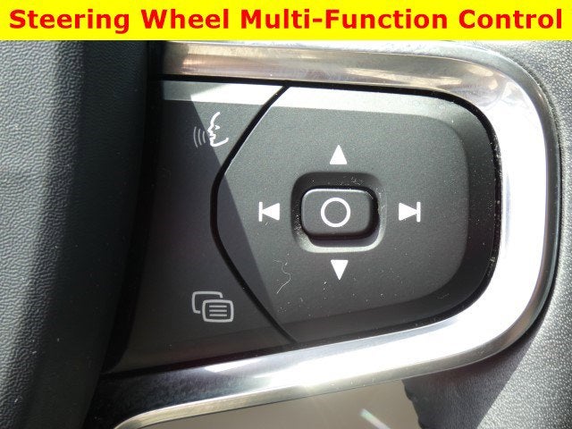 2020 Volvo XC40 Momentum