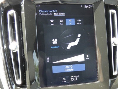 2020 Volvo XC40 Momentum