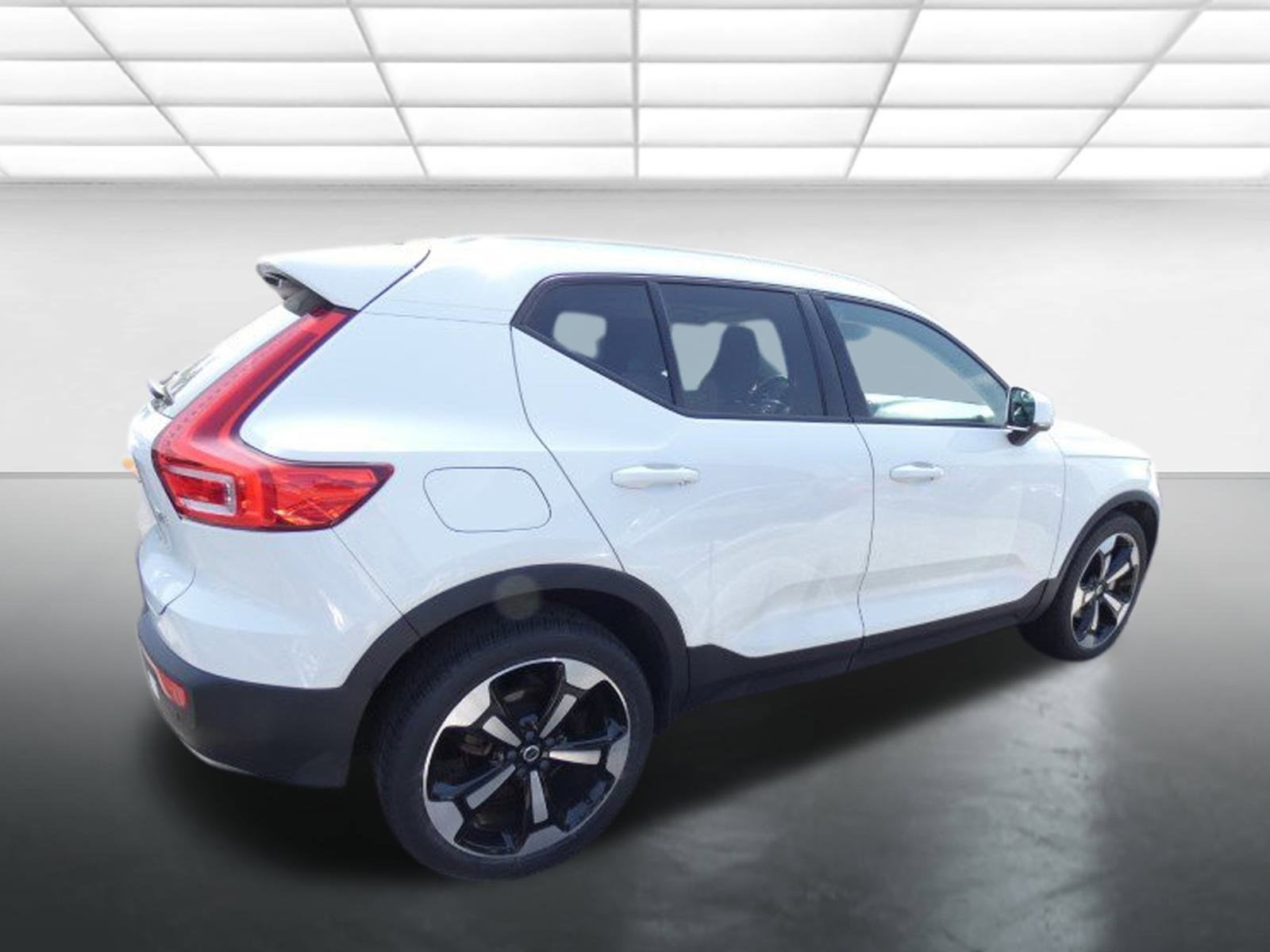 2020 Volvo XC40 Momentum
