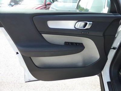 2020 Volvo XC40 Momentum