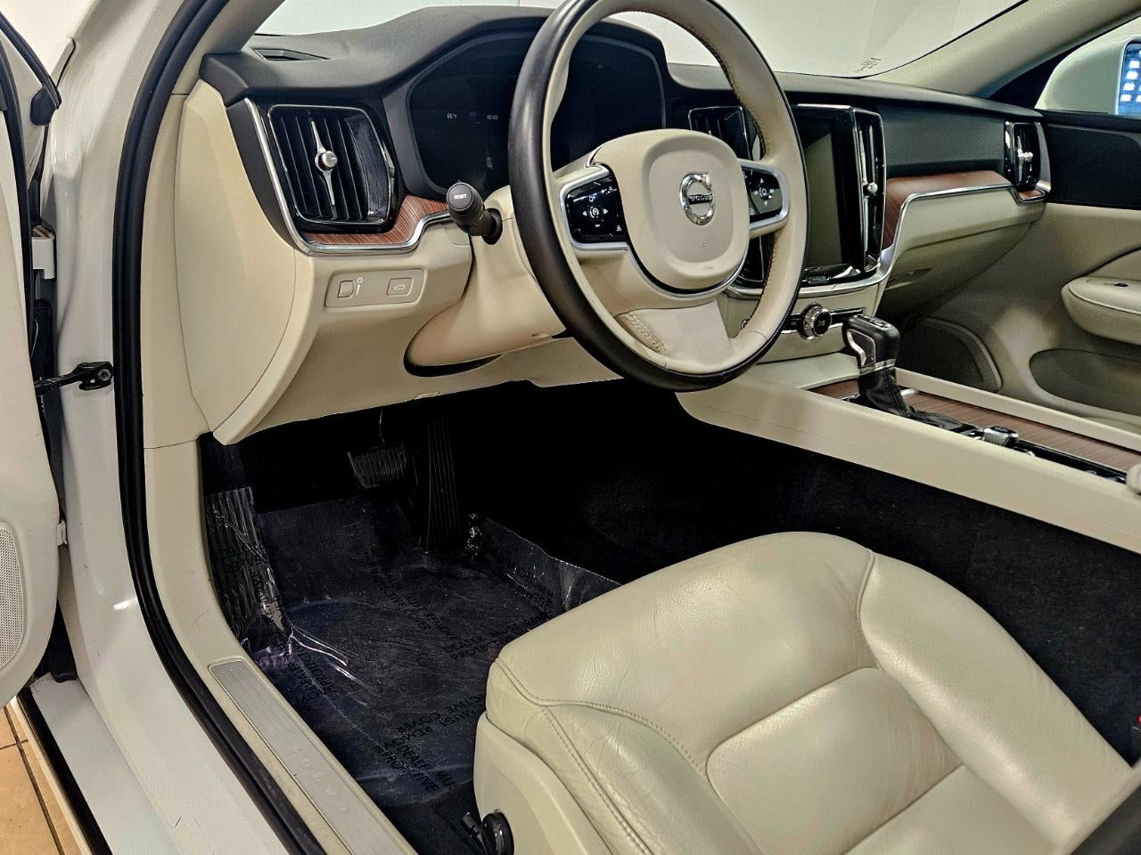 2021 Volvo S60 T5 FWD MOMENTUM