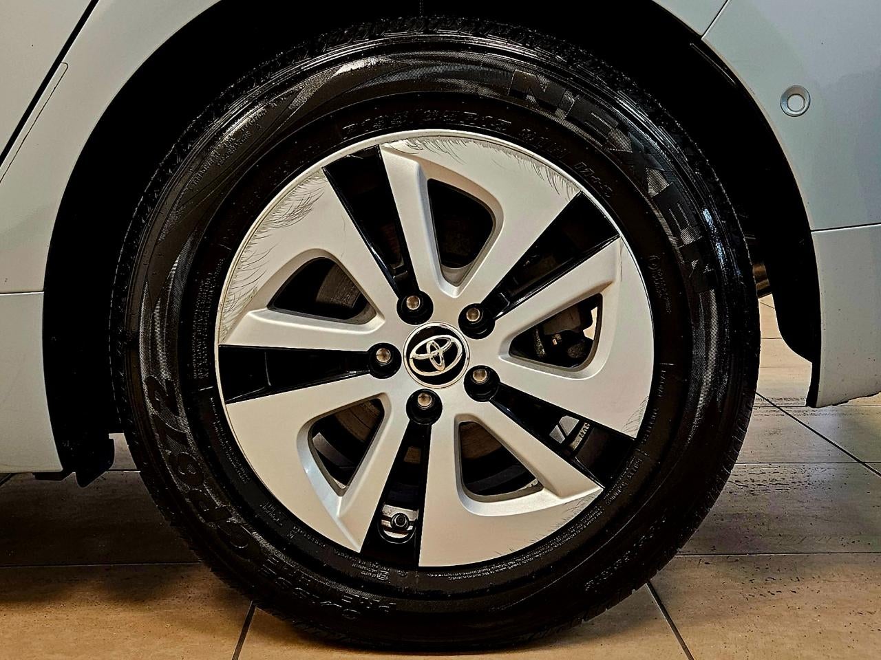 2017 Toyota Prius TWO